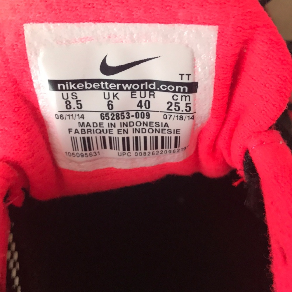 Nike - Picture 3 of 6